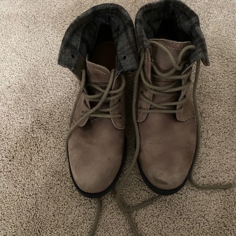 Combat boots